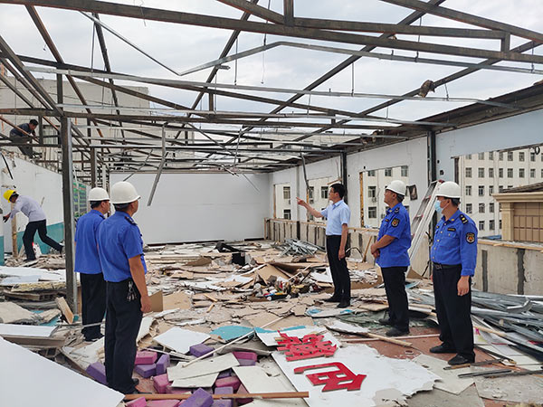 拆除楼顶彩钢房.jpg