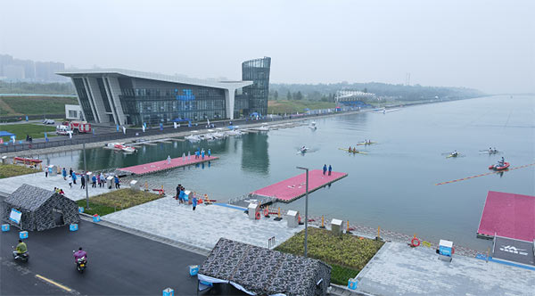 陕西​省十七运青少年组赛艇比赛第三日，榆林队获得2金4银1铜