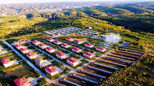 陕北白绒山羊专家工作站所在的示范养殖小区全景.jpg