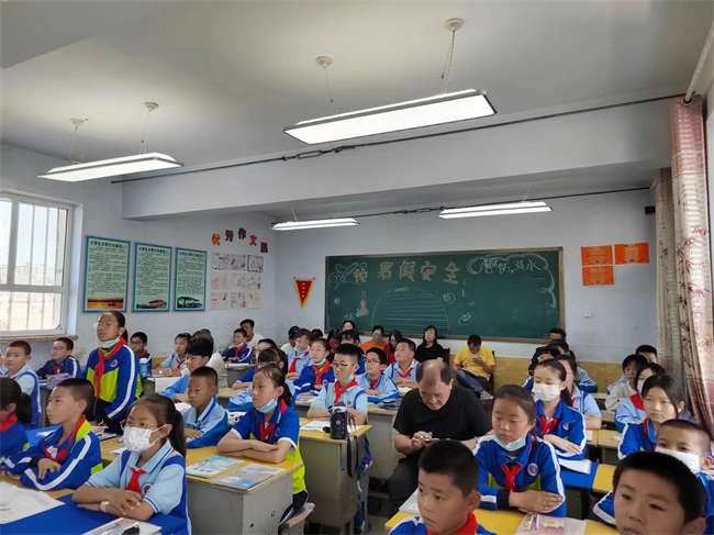 河北：张北县永义街小学开展新教师听课评课活动
