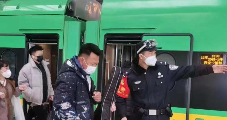 陕西延安张思德红旗警组护航返程旅途