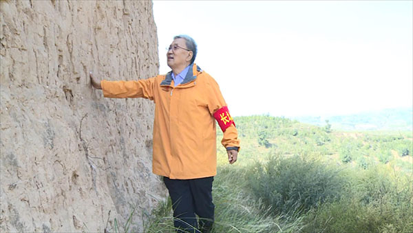 刘东厚：坚守18年 用心守护长城“容颜”.jpg