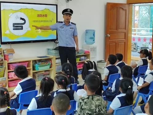 文山：上好“开学第一课”，把好校园安全关