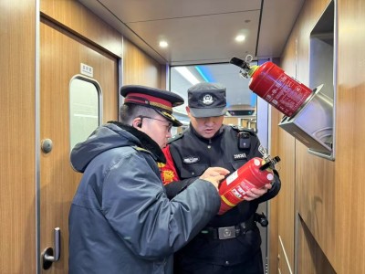 春运迎来返程客流高峰 延安乘警全力护航平安旅途