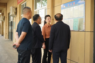 山西夏县:副县长杨丽娜督导检查实验初级中学食品安全暨膳食经费管理工作