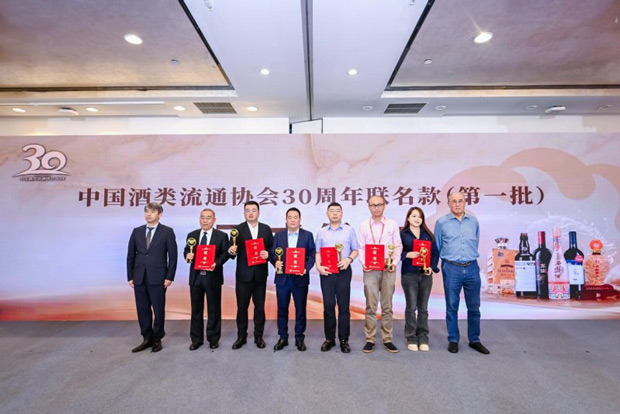 致敬三十载，家国永相和