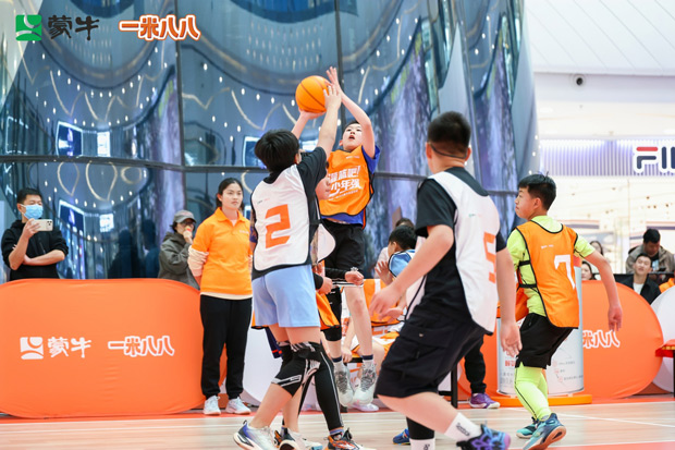 在“春城”跃动，为成长加码！《灌篮吧！少年强》蒙牛一米八八青少年篮球赛昆明站点燃活力
