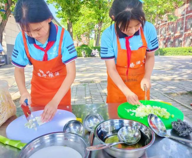 【舌尖上的美味】烟火润童心 劳动促成长｜山西夏县大鹏学校劳动实践活动