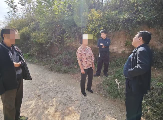 巧解田间邻里纠纷 畅通秋收“致富路”